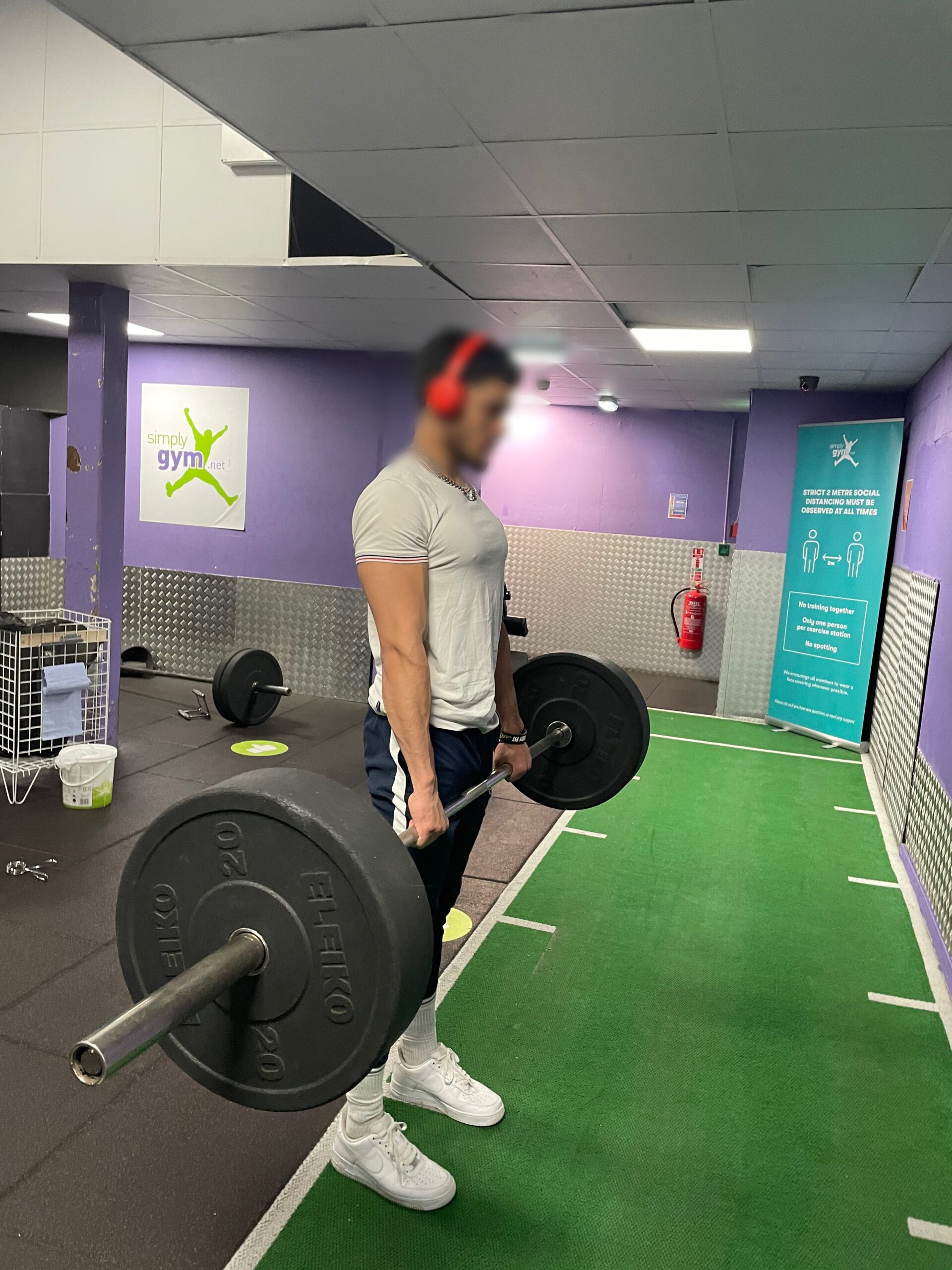 average max deadlift for 15 year old boy